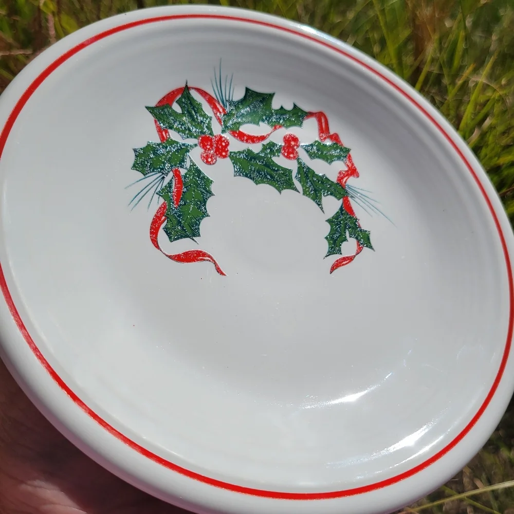 Fiesta Holly Berry Ribbon Coffee Tea Cups & Salad Bread Plates (2)  Napkin Rings
